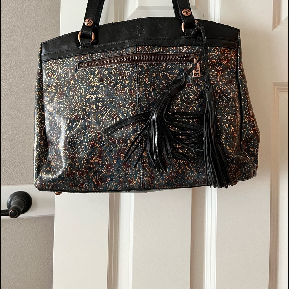 Patricia large handbag with beautiful design and fringe